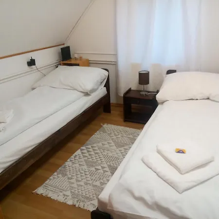Apartment Krisztina 2-3 *