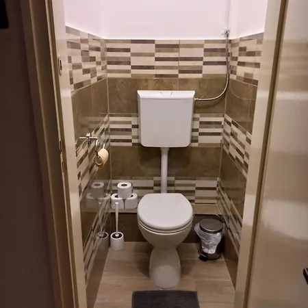 Apartment Krisztina 2-3 *