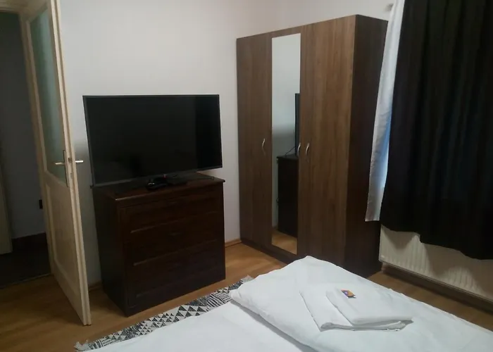 Apartment Krisztina 2-3 *