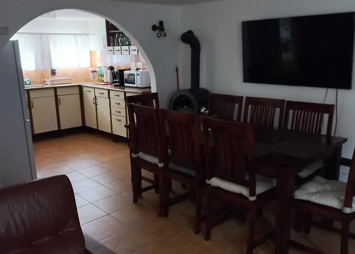 Apartment Krisztina 2-3 *