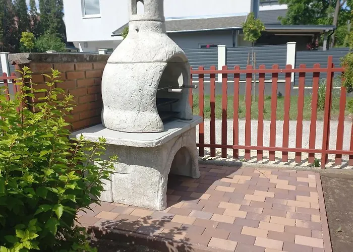 Apartment Krisztina 2-3 *